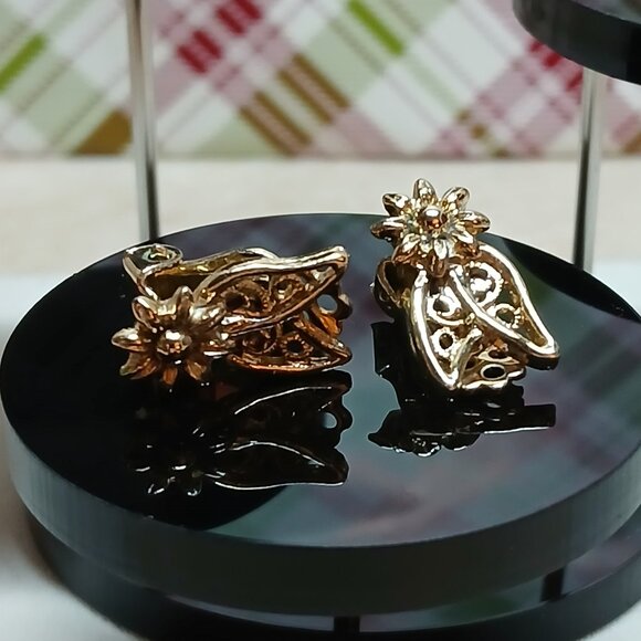 Vintage Fashion Costume Jewelry Metal Gold Tone Flower Clip-on Earrings #77W - Picture 2 of 6